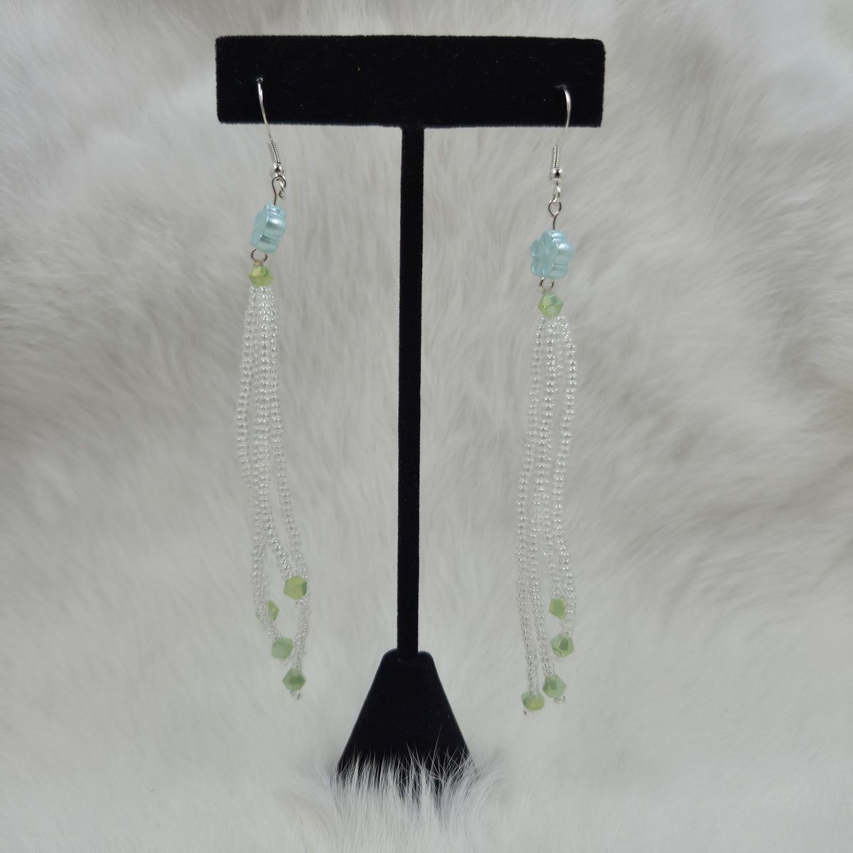 Boucles d'oreilles blanches et fleurs bleues - Charlotte Petiquay