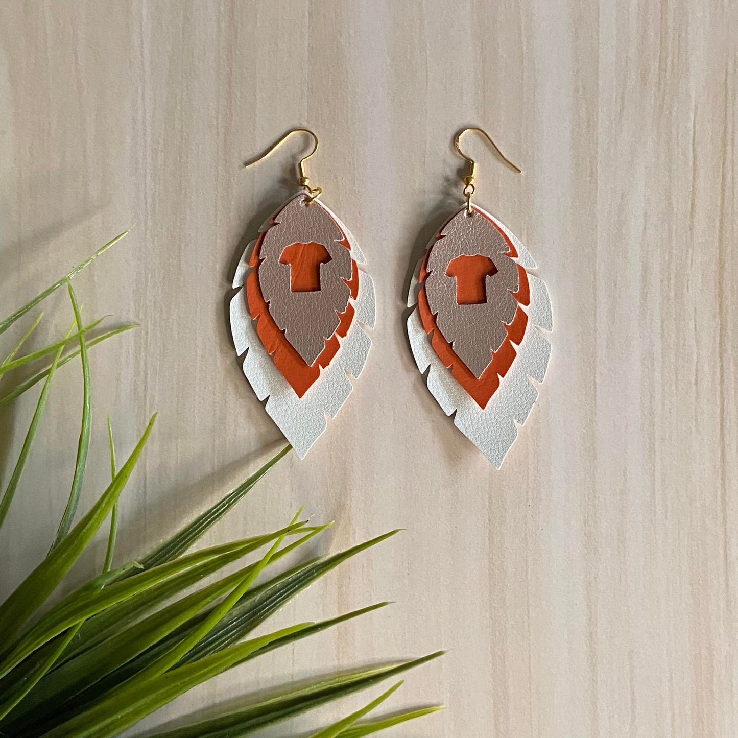Boucles d'oreilles chandail orange - plumes