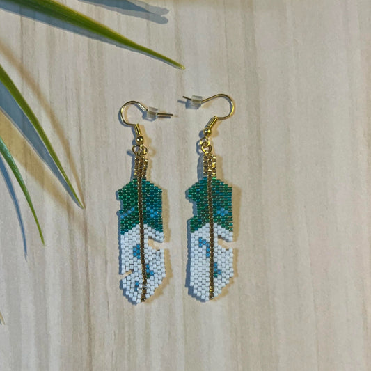 Small beaded feathers earrings