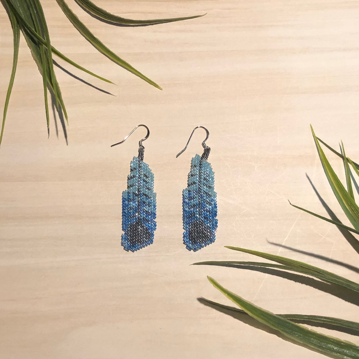 Matsheshu creations - Beaded feather earrings