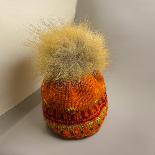 Tuque tricotée orange (Nassaq) - Annie Watt Grenier