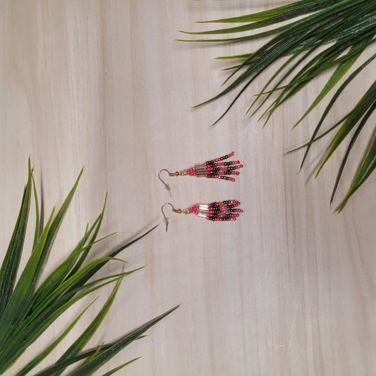 Boucles d'oreilles rouges et brunes perlées en frange
