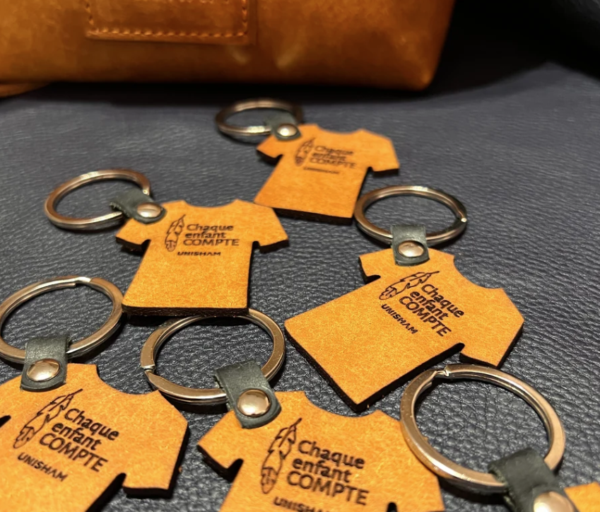 Porte clé "Chandail orange"